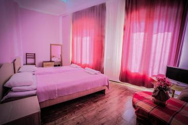 Pensjonat Gh Sanapiro