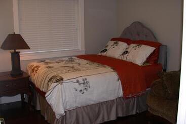 פנסיון Vancouver Austin Guesthouse