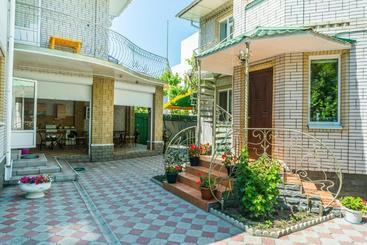 فندق صغير Guest House Naazove