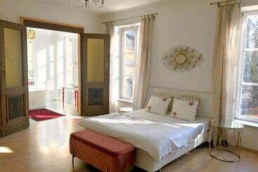 Pensiune Design Apartments In Park