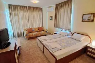 ペンション Guest House Polikseni