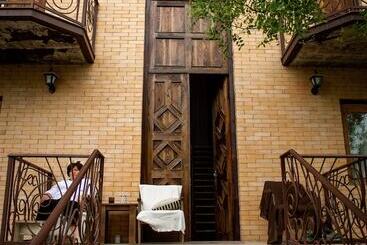 پانسیون Art House Kutateli