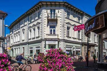 هتل آپارتمان Studio28 Boutique Rooms