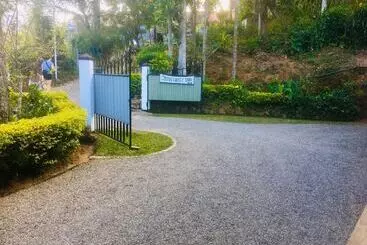 Majatalo 59b Rest Inn Ella