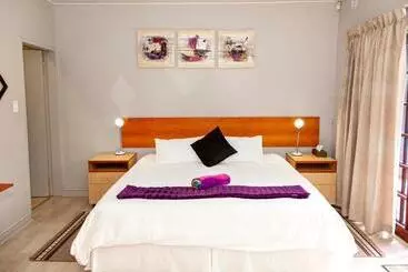 ペンション D Urbanmist Self Catering Guest House