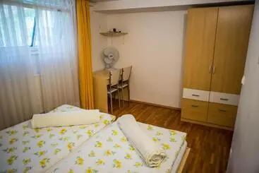پانسیون Apartments And Rooms Villa Vive