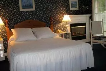 پانسیون Canterbury Inn