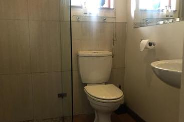 פנסיון Ciara Guesthouse