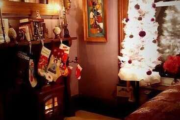 הוסטל Riverview Mansion