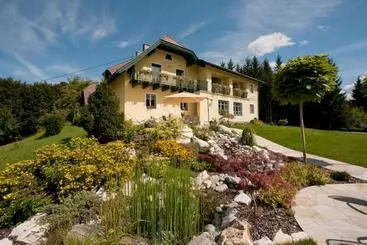 پانسیون Appartements & Zimmer Almhof