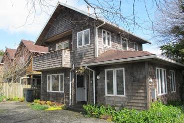 Общежитие Harrison Street Inn