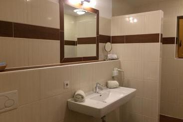 膳宿费 Jenneweinhof