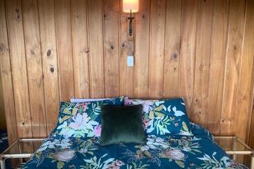 מלון דירות The Retreat Bay Of Islands