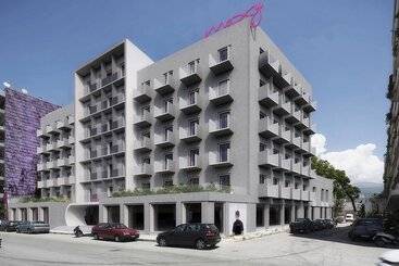 Hotel Moxy Patra Marina