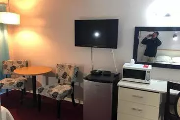 Voyageur Motel