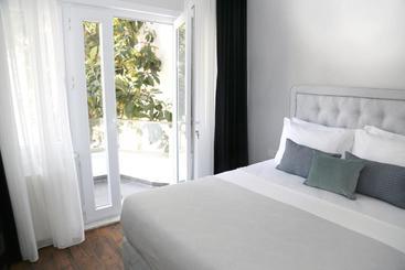 Отель Huma Suites