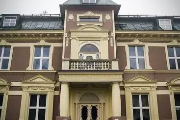 Hotelli Pałac Dąbrowa