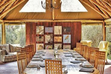 ホテル Kambaku Safari Lodge