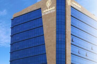 هتل The Castle Premium