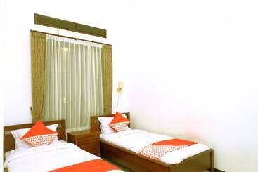 בית מלון כפרי Oyo 350 D' Maktab Homestay Syariah