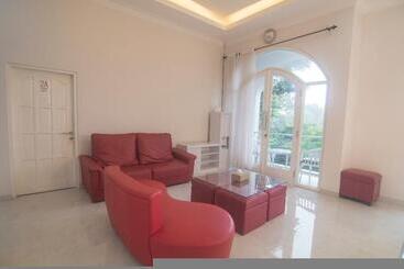 בית מלון כפרי Royal Homy Syariah