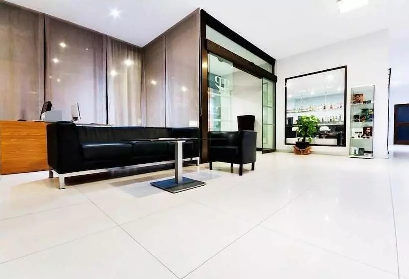 فندق Fontana Plaza