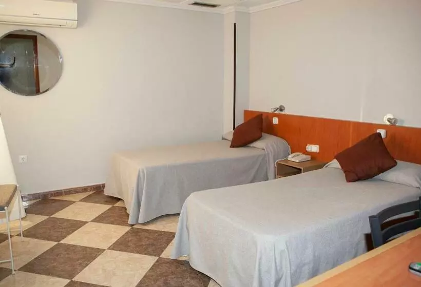 Отель Juan Carlos