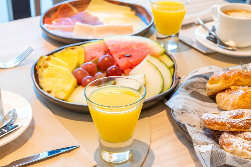 בית מלון כפרי Port Alicante City & Beach