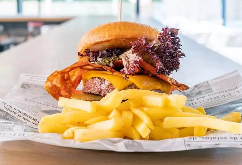 Отель Port Alicante City & Beach