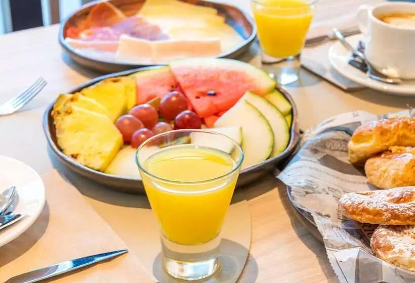 Отель Port Alicante City & Beach