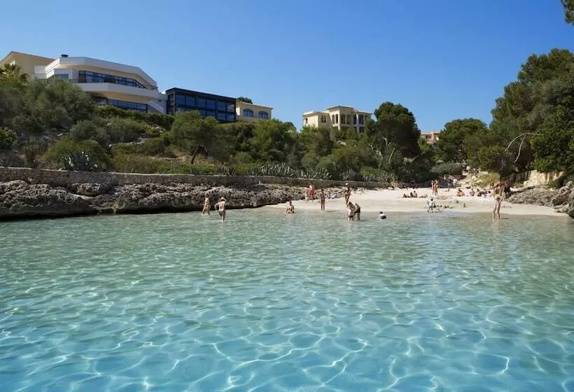 ホテル Robinson Cala Serena