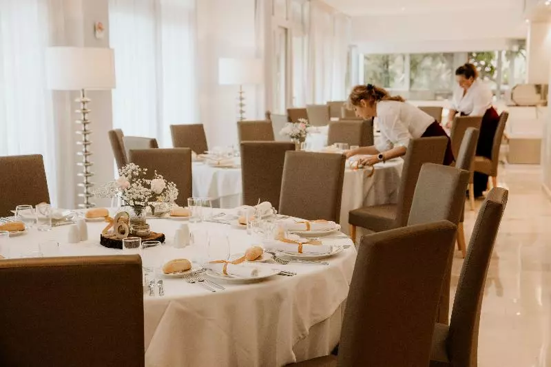 בית מלון כפרי Roc Illetas & Spa