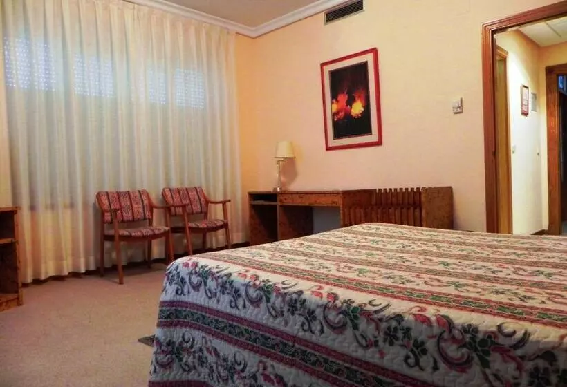 ホテル Toros De Guisando