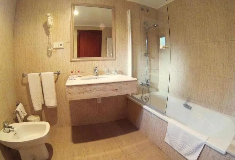 Отель Avenida Plaza