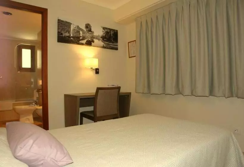 Отель Avenida Plaza