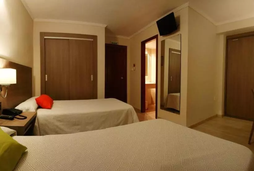 Отель Avenida Plaza