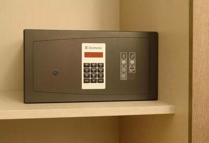 Отель Avenida Plaza