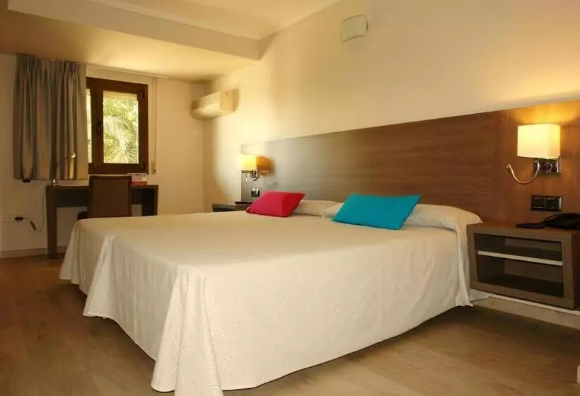 Отель Avenida Plaza