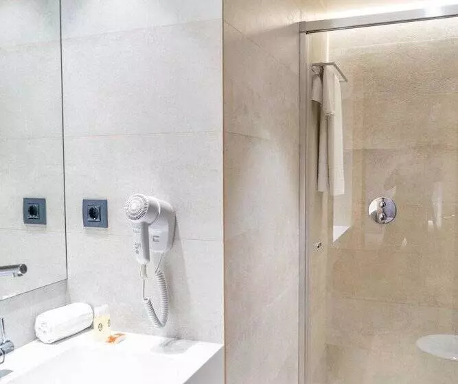 Отель Caledonian