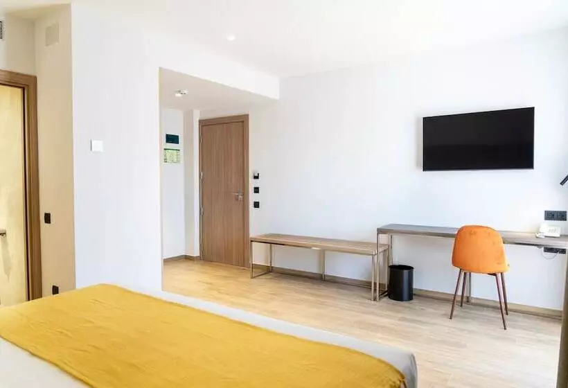 Отель Caledonian