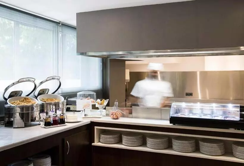 Отель Catalonia Atenas