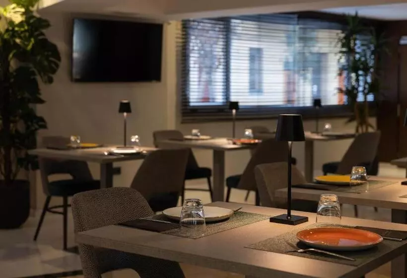 Отель Catalonia Atenas