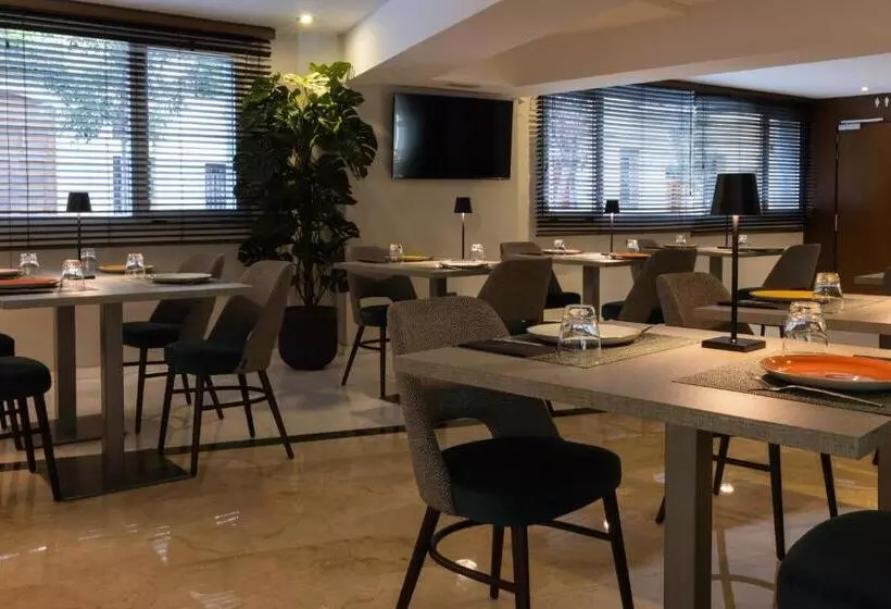 Отель Catalonia Atenas