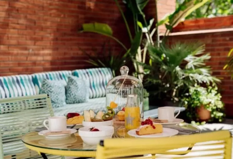 Отель Chic & Basic Velvet