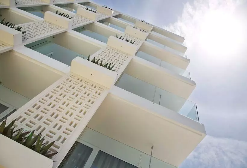 בית מלון כפרי Hm Balanguera Beach - Adults Only