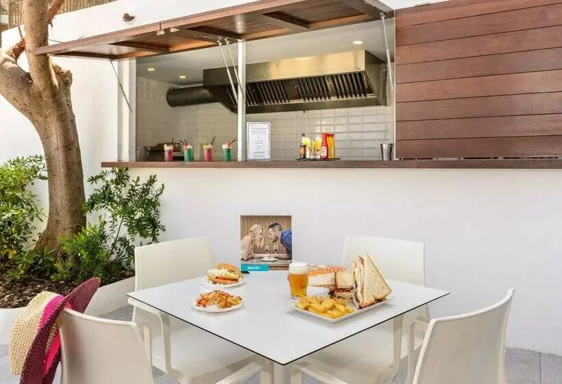 ホテル Vibra S'Estanyol