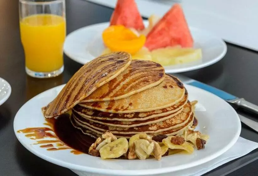 ホテル Vibra S'Estanyol