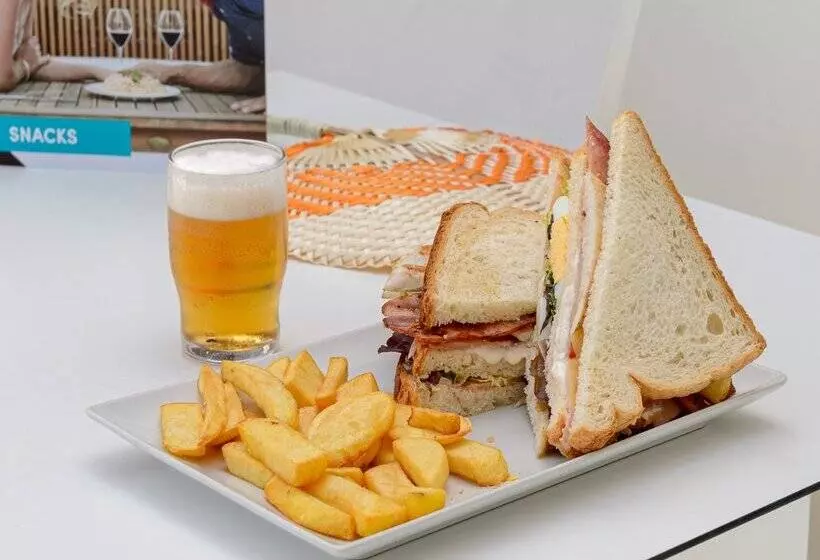 ホテル Vibra S'Estanyol