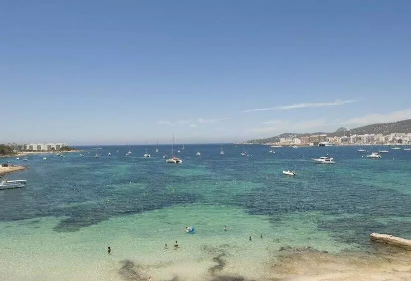 ホテル Vibra S'Estanyol