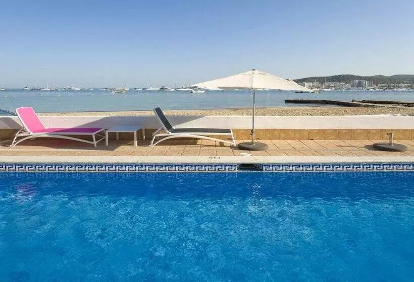 ホテル Vibra S'Estanyol